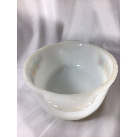 Fire King Oval Spring Wreath 467 Milk Glass 1-1/2 QUART Casserole Dish - Picture 7 of 11